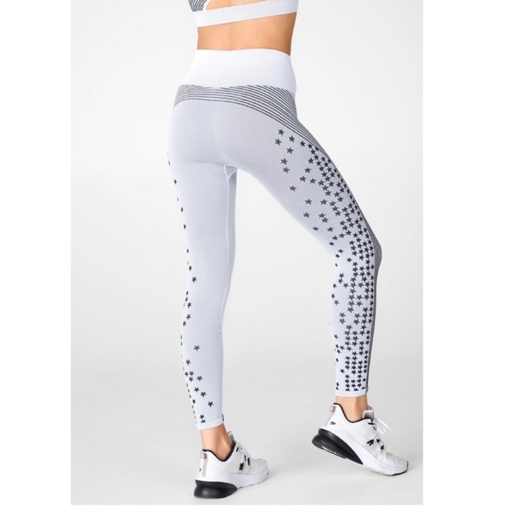 😊Fabletics High Waisted Seamless Star Capri Legging Gray Pant Tight Fit …